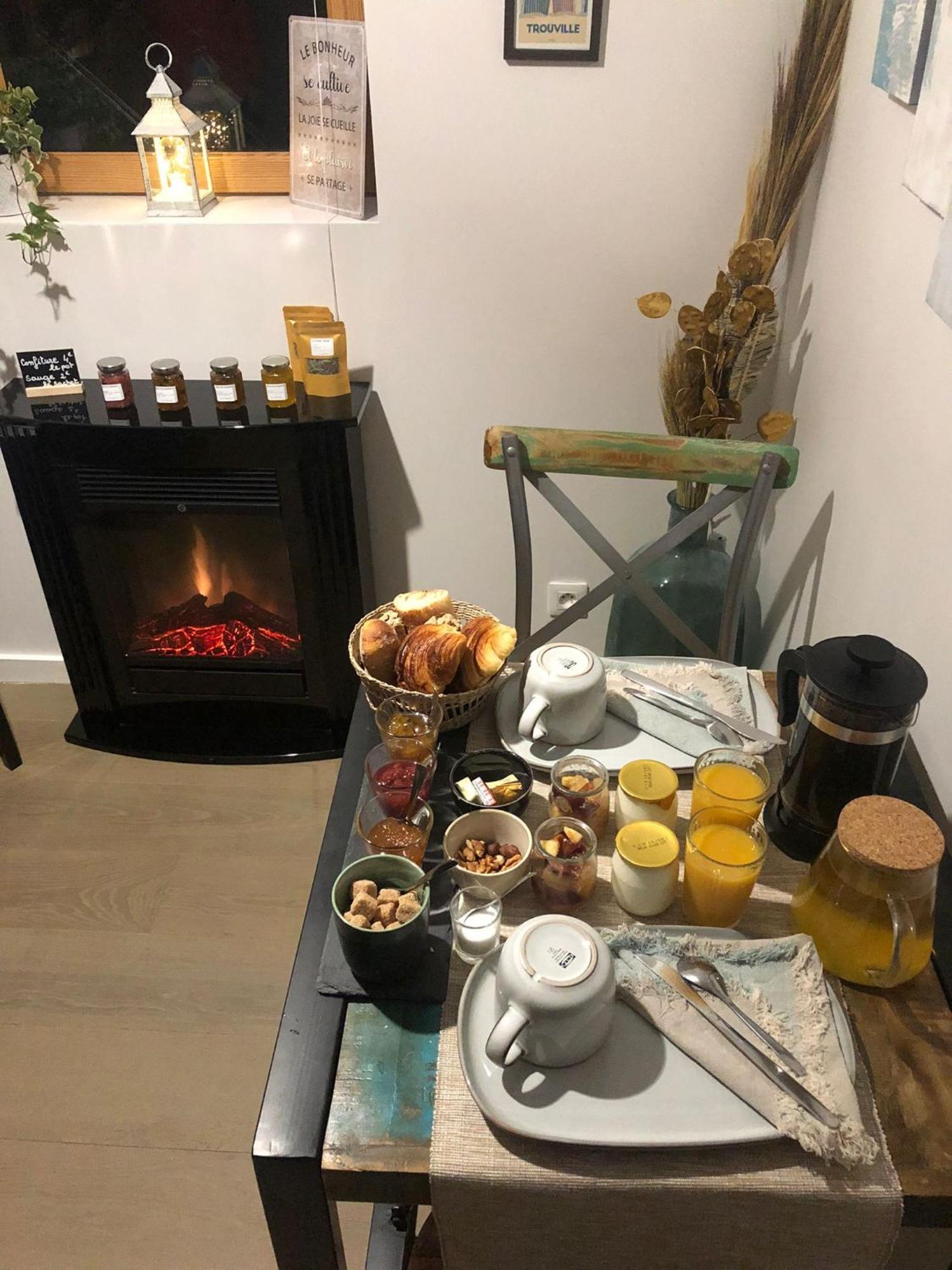 Surville  La Pause B&B 외부 사진