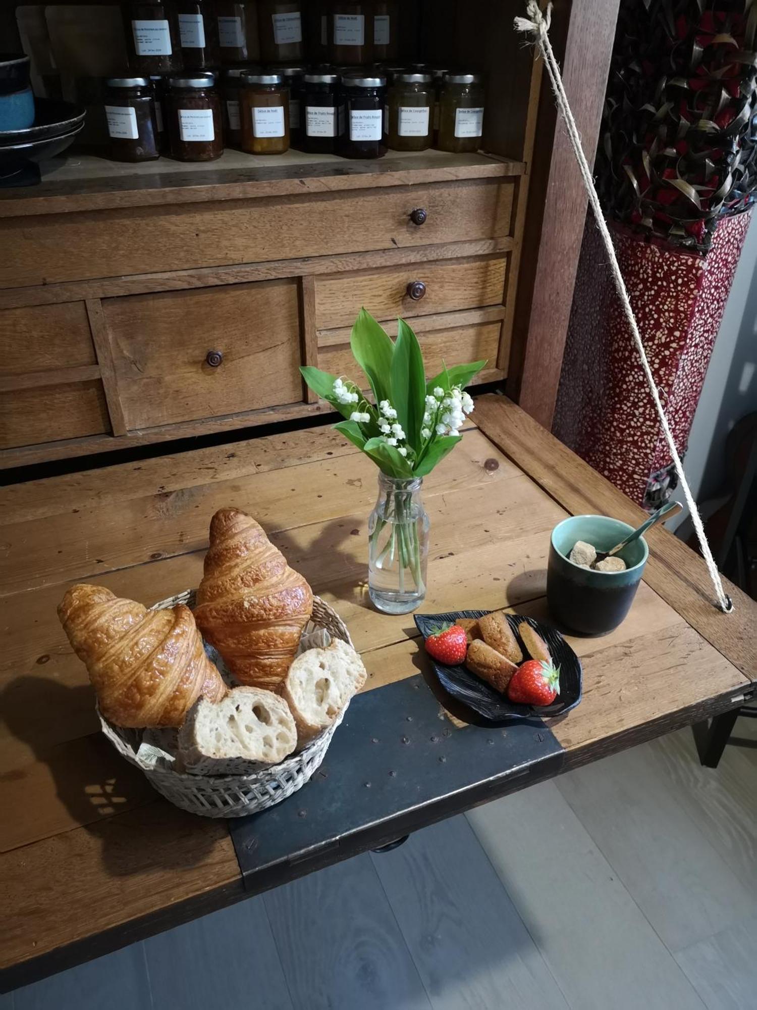 Surville  La Pause B&B 외부 사진